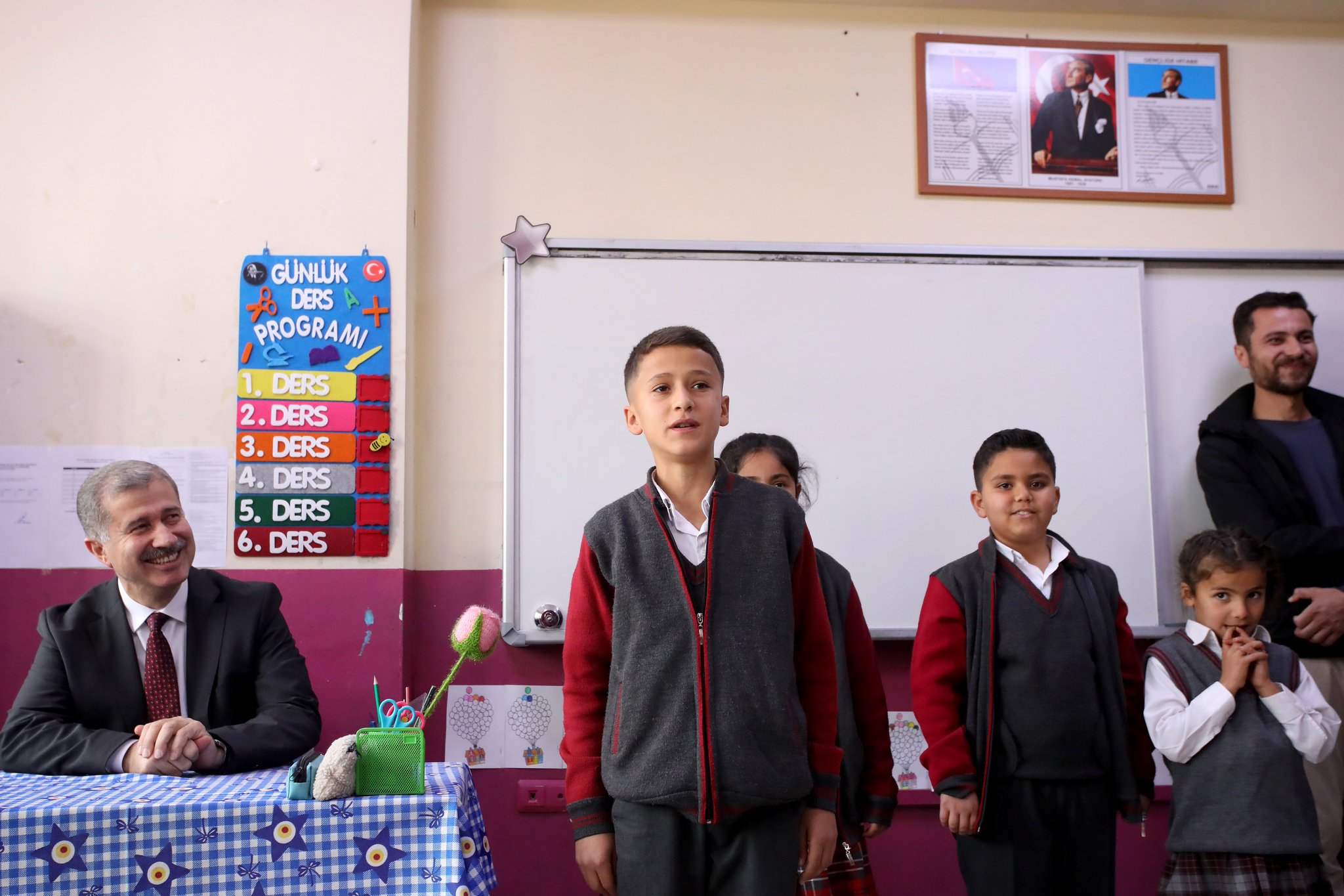 G6 Mv U K D X Y A A A Akm