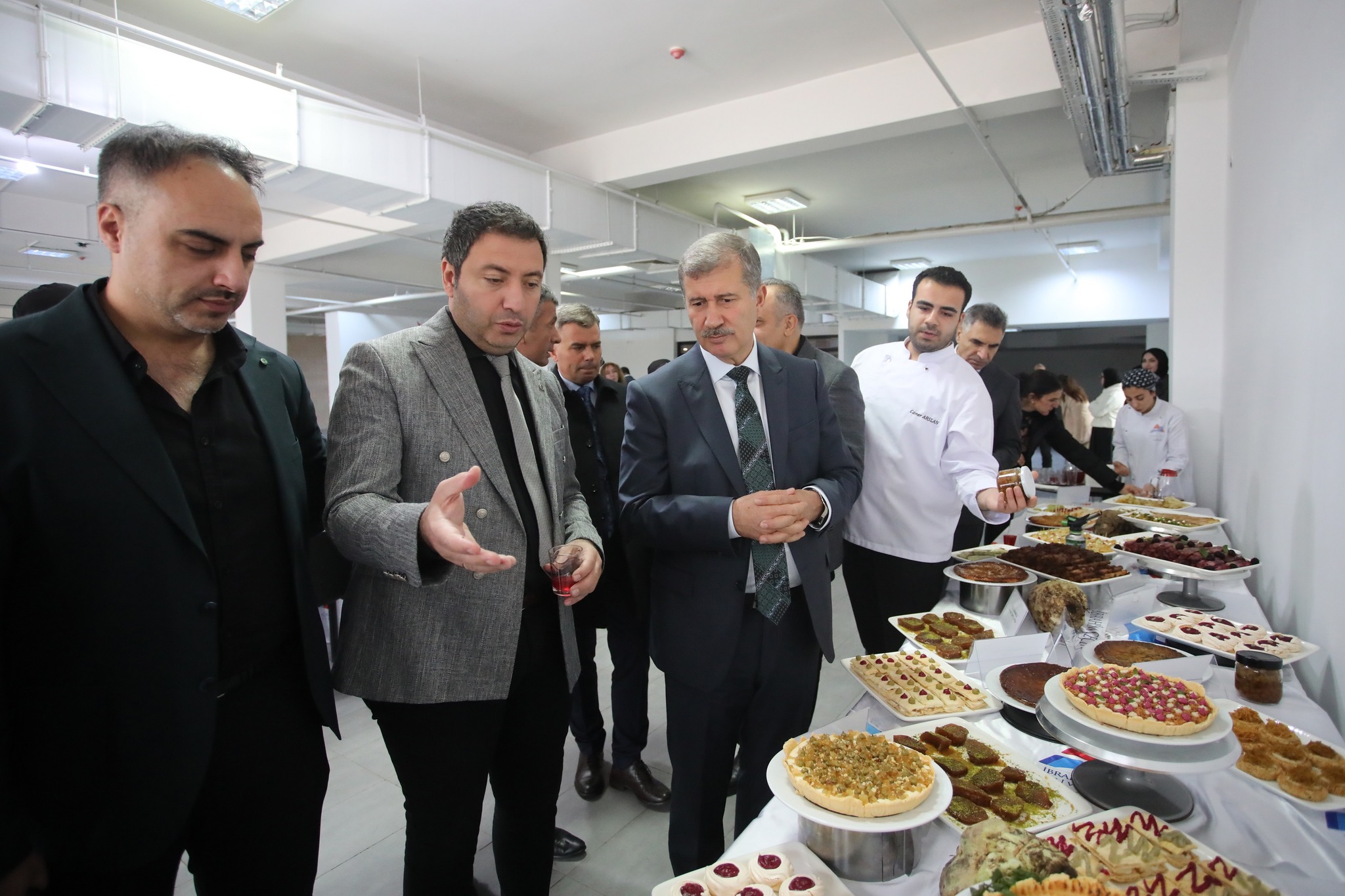 588731888 25180281174934467 5892735998737841571 N