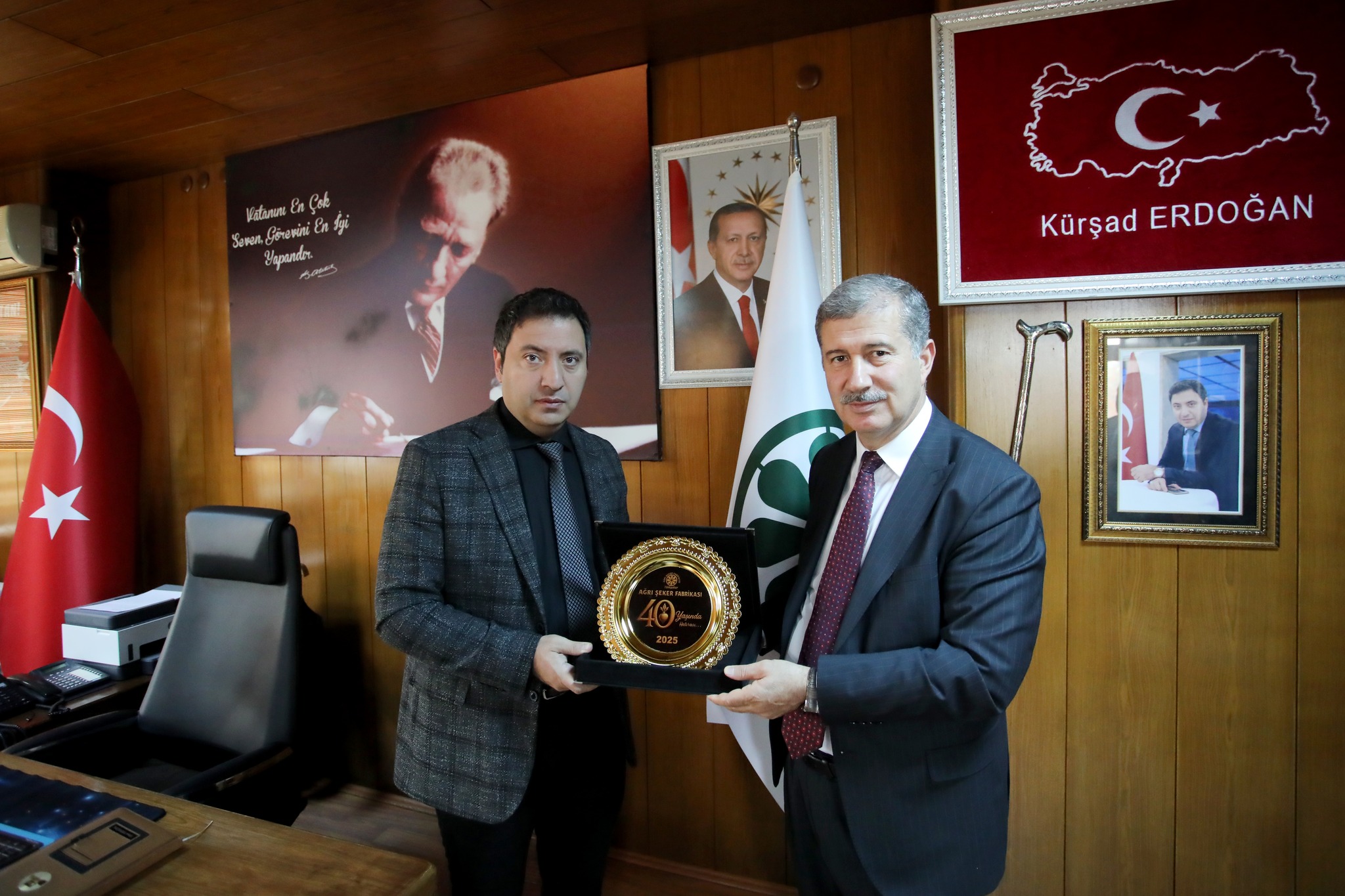 594186307 25195871413375443 2674745790511750320 N