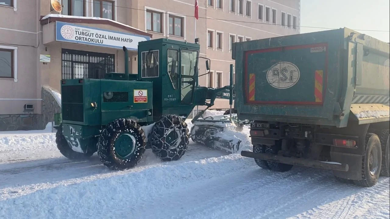 Agrida 90 Okul Ve Kamu Kurumunda Karla Mucadele Calismasi 695A5A2D1D146