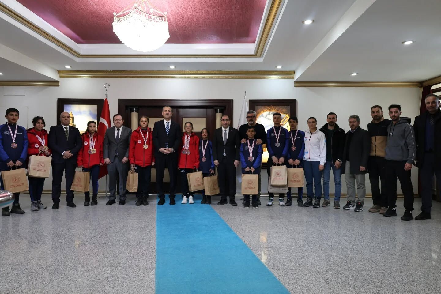 649244549 18301935988275146 3085617279253894523 N