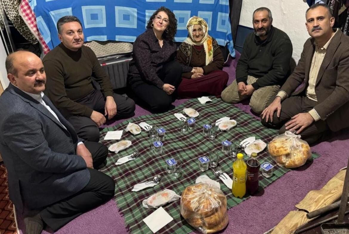 H C0W N4 X X Y A I U6 Um