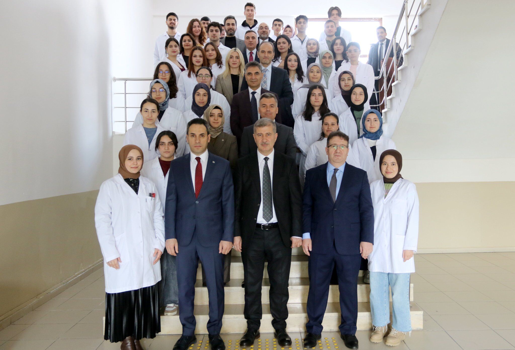 H Ce5 Yt R Ww A A V E Tr