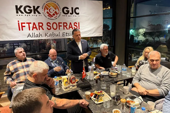 Kgk Ailesi Istanbul Da Iftarda Bulustu 1772966432 41 Large