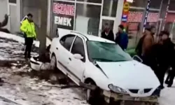Ağrı’da hastane önünde kaza!