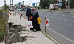 Ağrı’da yol çöktü, yetkililerden çözüm yok!