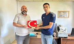 Patnos Gençlik Spor Müdürlüğü, Semih Yardımcı'ya plaket takdim etti