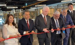 İstanbul Valisi Gül, KGK’nin “Türkiye’deki Amerika” sergisini açtı