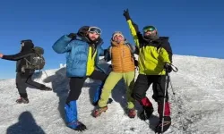 Dağcılar, Ağrı Dağı’nın zirvesinde!