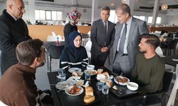 AİÇÜ Rektörü Prof. Dr. Gülçin, öğrencilerle yemekte buluştu