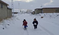 Ağrılı çocukların kar sevinci!