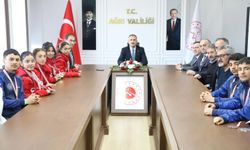 Ağrı Valisi Dr. Bozkurt, Başarılı Sporcuları Makamında Ağırladı