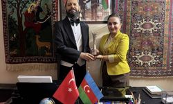 Dünyaca Ünlü Yazar Akif Manaf’a Anlamlı Ödül: “Barış Sanatı Ödülü”