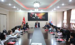 AİÇÜ Rektörü Gülçin, çocuklarla bir arada!