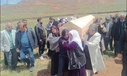 Ağrılı Gülden'in Tabutunu Kadınlar Taşıdı