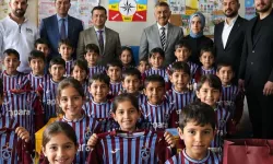 Patnoslu öğrencilere Trabzonspor forması hediye edildi!