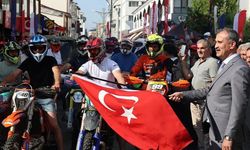 Ağrı’da Şampiyona Heyecanı Vali Bozkurt’un Damalı Bayrağıyla Başladı