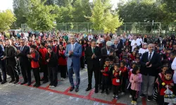 Ağrı Valisi Vali Bozkurt, yeni eğitim yılının ilk zilini çaldı!