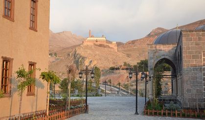 Doğubayazıt'ta ''Ahmed-i Hani Kent Müzesi ve Eski Doğubayazıt Evi'ne''Bayram Tatilinde Ziyaretçi Akını