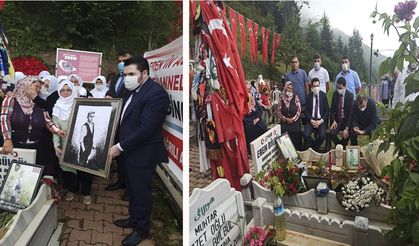 Savcı Sayan ve Beyaz Tülbentli Ağrı'lı Anneler,Şehit Eren Bülbül'ü Anma Programına Katıldılar