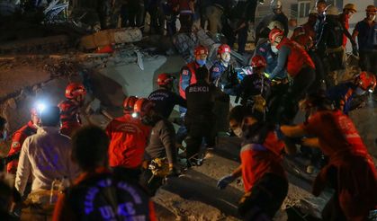 Erzurum, Erzincan ve Ağrı'dan 40 kişilik AFAD ekibi deprem bölgesi İzmir'e gönderildi
