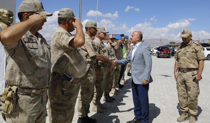 Ağrı Valisi Dr. Varol, Diyadin İlçe Jandarma Komutanlığını Ziyaret Etti