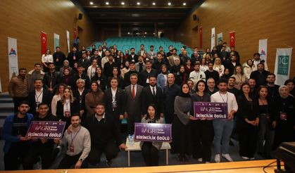 Ağrı Startup Weekend etkinliğinde AİÇÜ’lü öğrenciler birincilik ödülünü aldı!