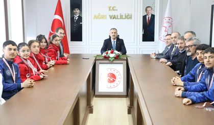 Ağrı Valisi Dr. Bozkurt, Başarılı Sporcuları Makamında Ağırladı