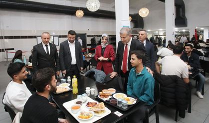 Rektör Gülçin Öğrencilerle İftarda Buluştu