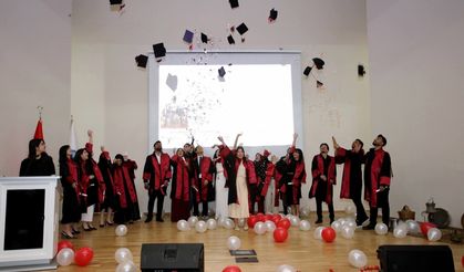 AİÇÜ'de Mezuniyet Töreni Düzenlendi