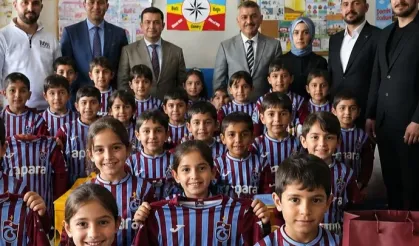 Patnoslu öğrencilere Trabzonspor forması hediye edildi!