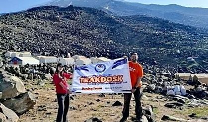16 yaşındaki Derin, Ağrı Dağı’nın zirvesine çıktı
