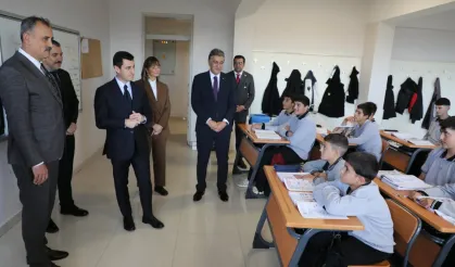 Bakan Yardımcısı Macit ve Vali Bozkurt Ağrı’da Meslek Lisesini Ziyaret Etti
