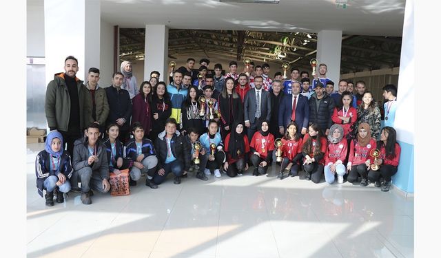 Ağrı’da Erkekler-Kızlar Dart İl Birinciliği Müsabakaları Sona Erdi