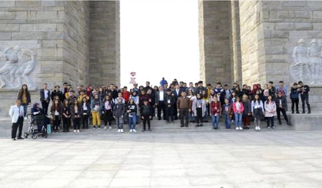 "Yarın Çok Genç Olacak" projesine katılan gençlerin yaşadıkları belgeselle anlatıldı