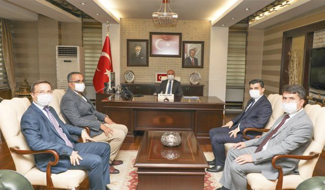 Ağrı'ya yeni atanan Vali Yardımcıları ve Kaymakamlar Vali Varol'u Makamında Ziyaret Etti