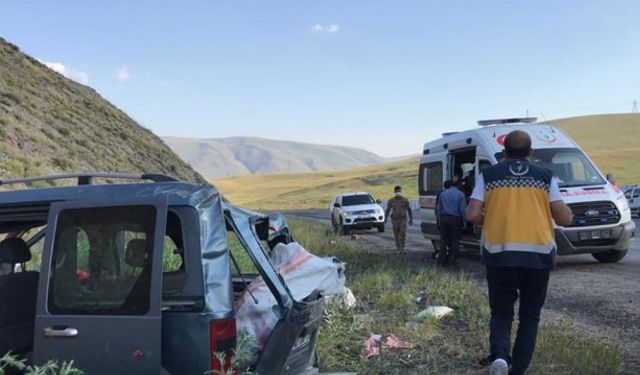 Ağrı'da trafik kazasında aynı aileden beş kişi yaralandı