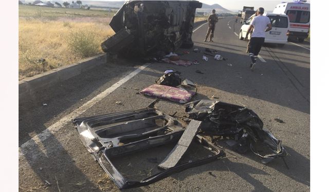 Ağrı'da trafik kazası, aynı aileden 3 kişi hayatını kaybetti