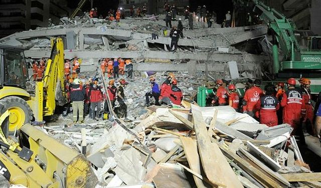 İzmir'de depremde can kaybı 58'e yükseldi