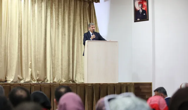 AİÇÜ Rektörü Prof. Dr. Gülçin, Eleşkirt Meslek Yüksekokulu Mezuniyet Törenine Katıldı