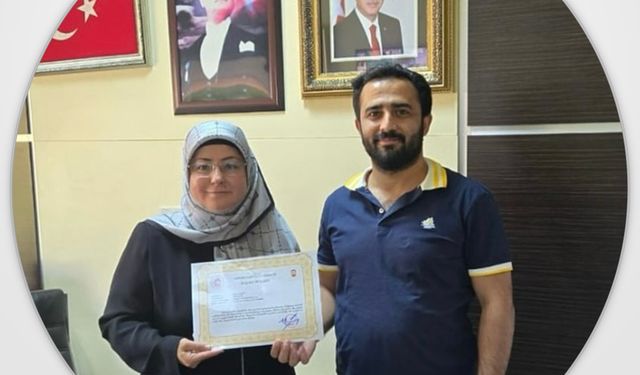 Kaymakam Ekinci’den, Op. Dr. İden’e takdir belgesi