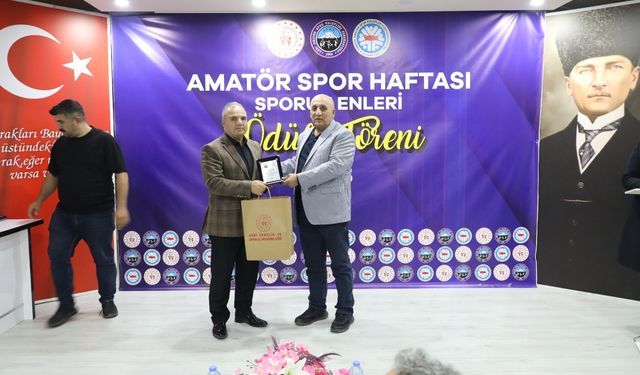 İsmet Sarı’ya “Yılın Spor Adamı” Ödülü