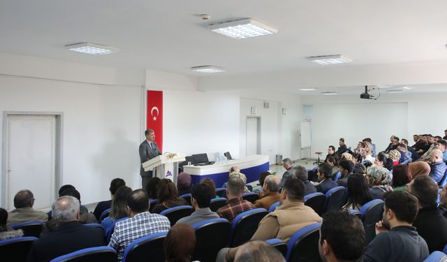 AİÇÜ Rektörü, İdari Personel ile Bir Araya Geldi