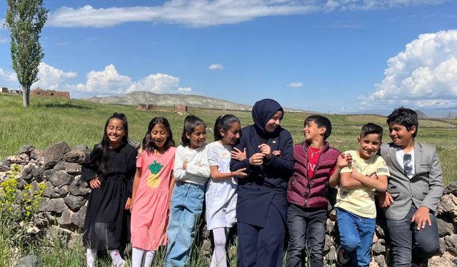 Ebrar Öğretmen, Ağrı’da gönüllere tahta kurdu!