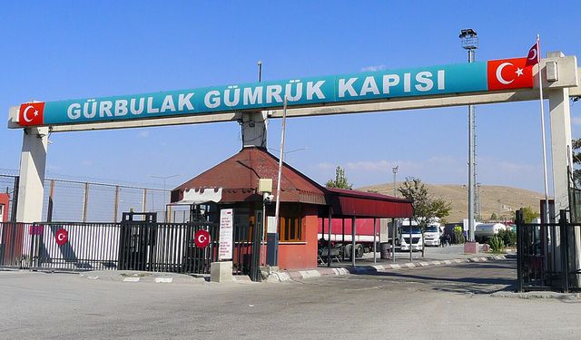 Gürbulak Gümrük Kapısı’nda 721 kilogram sıvı madde ele geçirildi