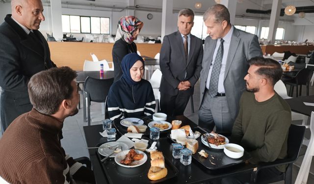 AİÇÜ Rektörü Prof. Dr. Gülçin, öğrencilerle yemekte buluştu