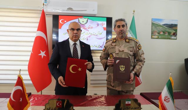 Ağrı Valisi Koç, İran heyeti ile bir arada!