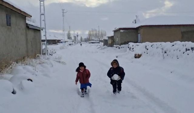 Ağrılı çocukların kar sevinci!