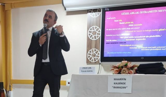 Prof. Dr. Faruk Kaya: “Gençliğin ihtiyacı yön ve istikamet netliğidir”