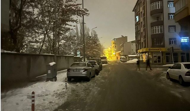 Ağrı’da Caddeler Karanlık: Vatandaş Tepkili